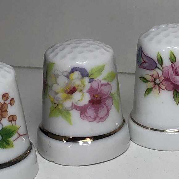 9 Vintage Thimbles Porcelain Ceramic Flowers Floral Design Sewing Collection SDJ - Picture 8 of 11